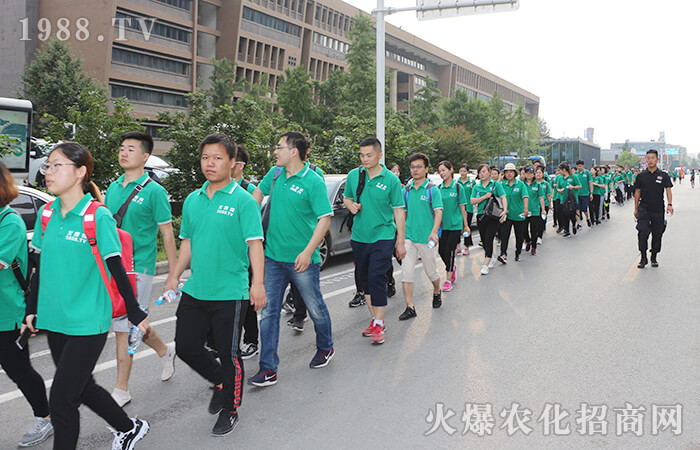 ���Ĳ������^��ǰ��